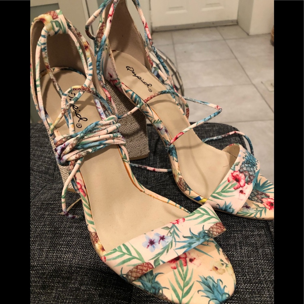 Like new Ankle wrap floral sandals